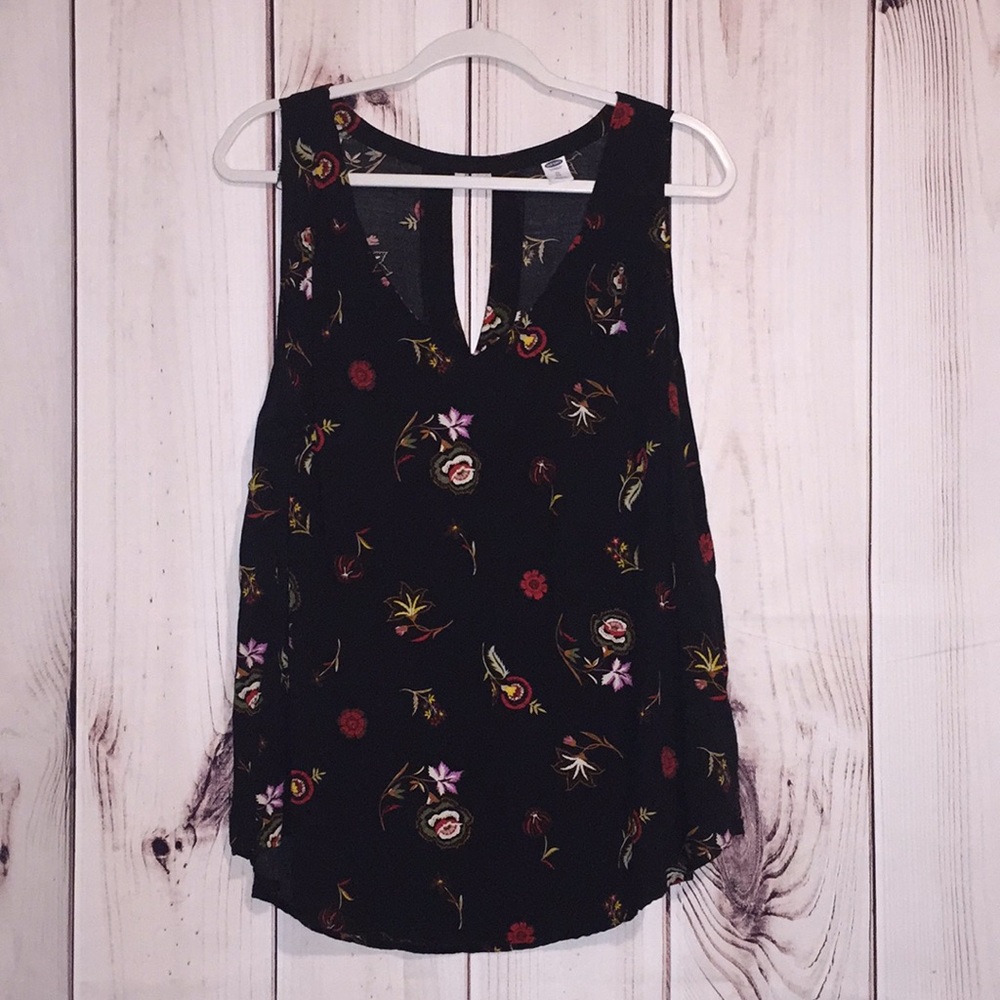 COPY - COPY - XL Floral Black Sleeveless Blouse O…